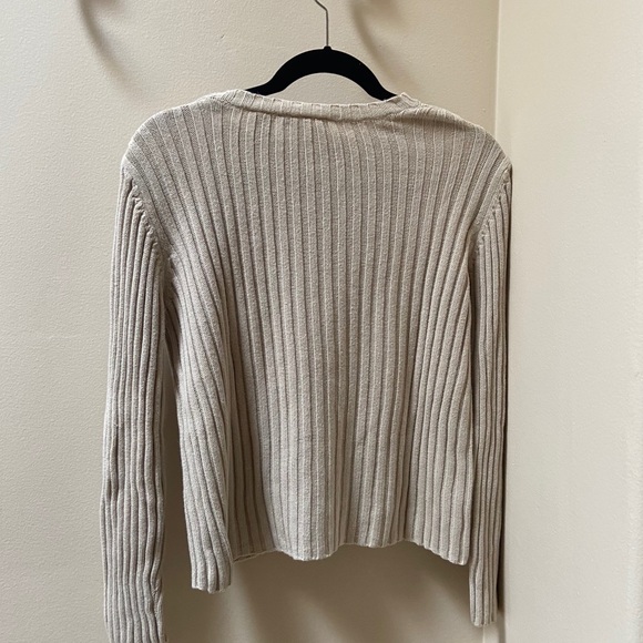 Tan sweater - Picture 3 of 3